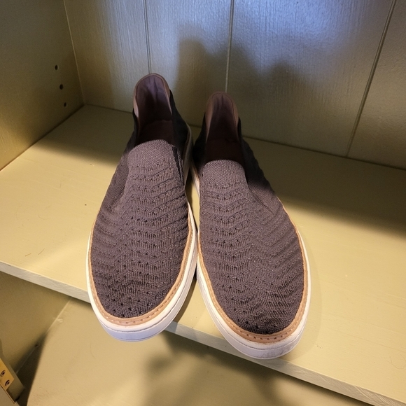 UGG slip on gray shoes size 7 1/2 - Picture 1 of 8
